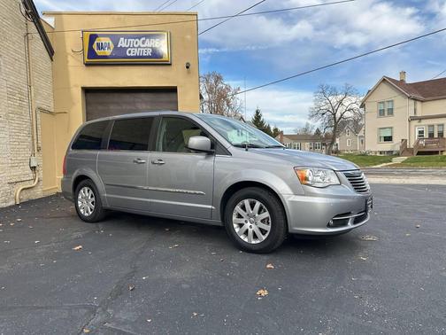 2016 Chrysler Town & Country Touring