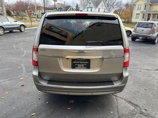 2016 Chrysler Town & Country Touring