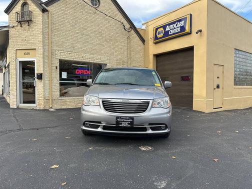 2016 Chrysler Town & Country Touring