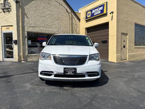 2016 Chrysler Town & Country Touring