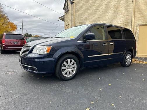2016 Chrysler Town & Country Touring