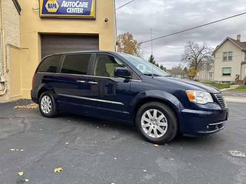 2016 Chrysler Town & Country Touring