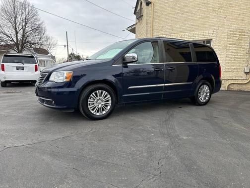 2015 Chrysler Town & Country Touring-L