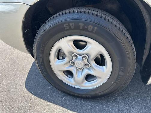 Millennium Silver Metallic 2005 Toyota Highlander Base