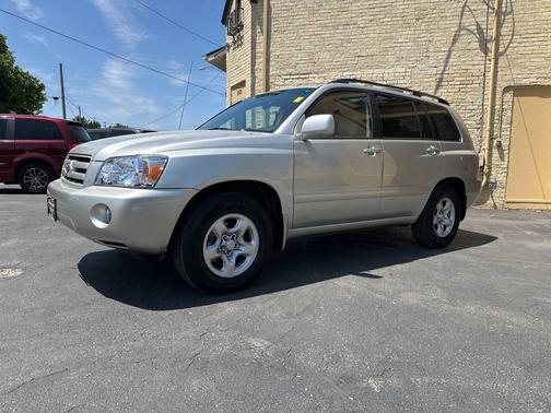 Millennium Silver Metallic 2005 Toyota Highlander Base