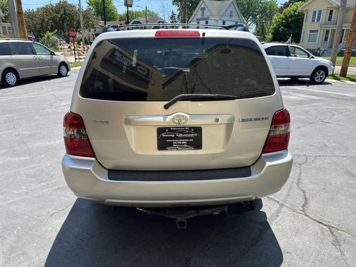Millennium Silver Metallic 2005 Toyota Highlander Base