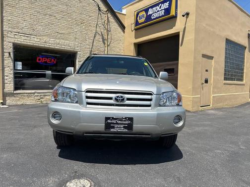 Millennium Silver Metallic 2005 Toyota Highlander Base