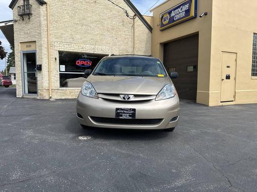 Champagne 2008 Toyota Sienna LE