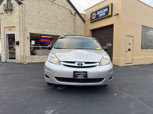 2010 Toyota Sienna LE