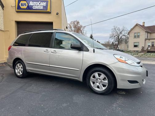 2010 Toyota Sienna LE
