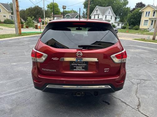 Maroon 2015 Nissan Pathfinder SV