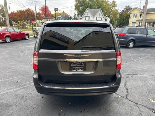 2016 Chrysler Town & Country Touring
