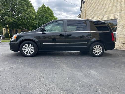 Brilliant Black Crystal Pearlcoat 2015 Chrysler Town & Country Touring
