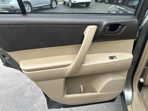 2010 Toyota Highlander SE