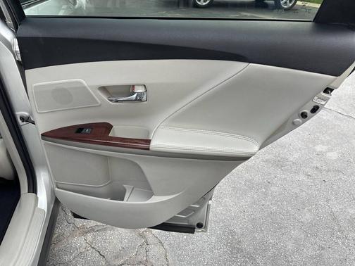 Classic Silver Metallic 2010 Toyota Venza Base