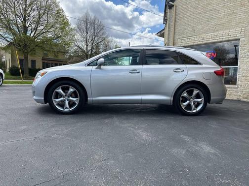 Classic Silver Metallic 2010 Toyota Venza Base