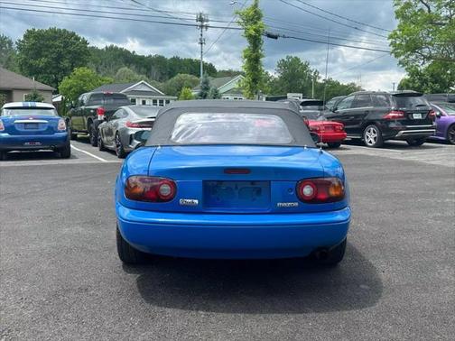 1990 Mazda MX-5 Miata 2D Convertible