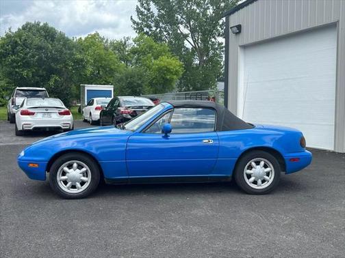 1990 Mazda MX-5 Miata 2D Convertible