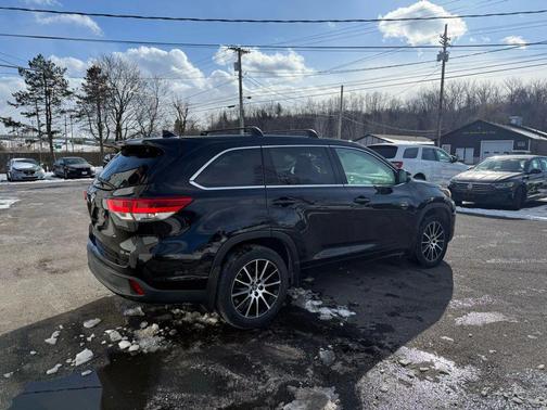 2018 Toyota Highlander SE