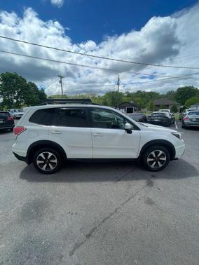 Crystal White Pearl 2018 Subaru Forester 2.5i Premium