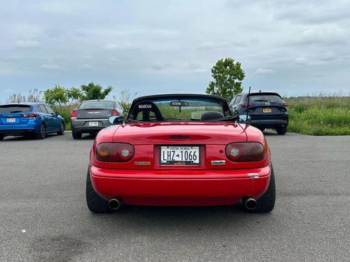 1990 Mazda MX-5 Miata 2D Convertible
