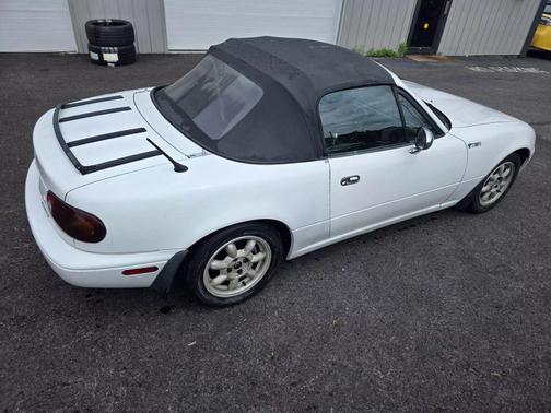 1991 Mazda MX-5 Miata Base 2D Convertible
