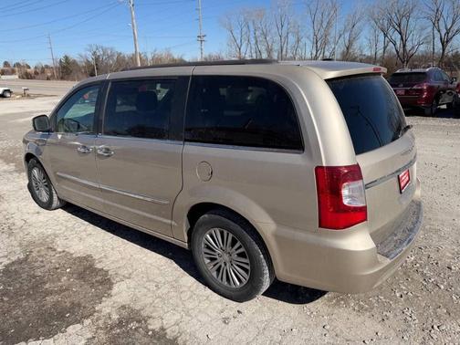 2013 Chrysler Town & Country Touring-L