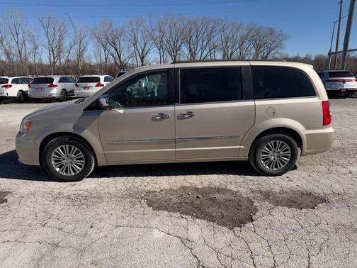 2013 Chrysler Town & Country Touring-L