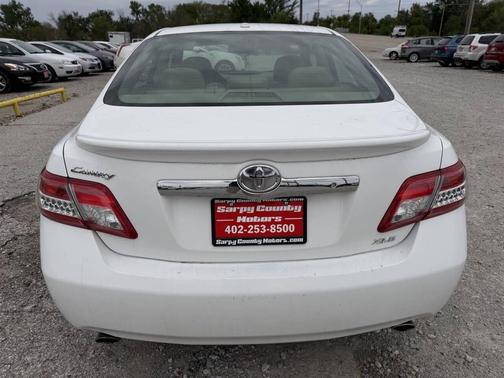 Off White 2011 Toyota Camry XLE