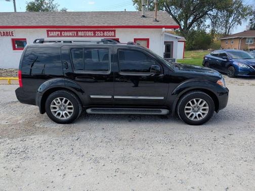 2010 Nissan Pathfinder LE