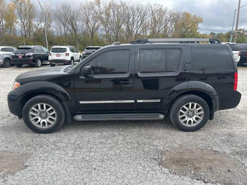 2010 Nissan Pathfinder LE
