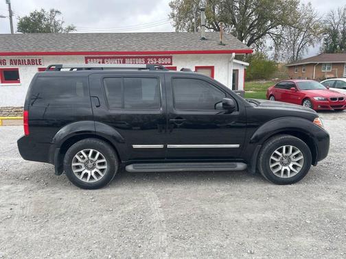 2010 Nissan Pathfinder LE