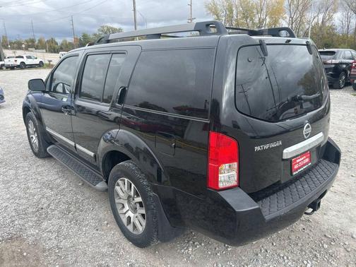 2010 Nissan Pathfinder LE