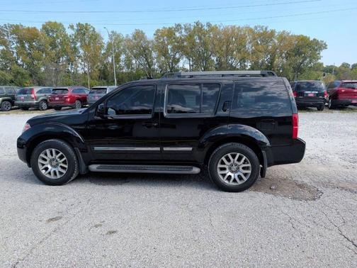 2010 Nissan Pathfinder LE
