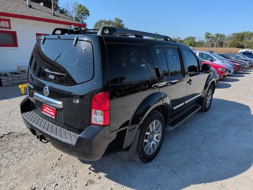 2010 Nissan Pathfinder LE