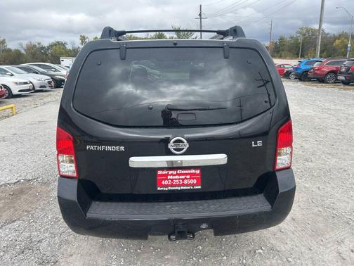 2010 Nissan Pathfinder LE