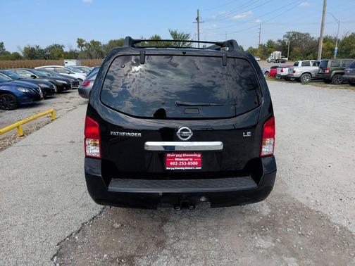 2010 Nissan Pathfinder LE