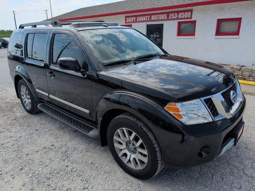 2010 Nissan Pathfinder LE