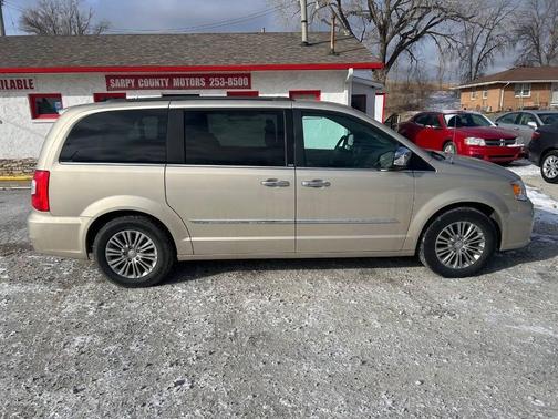 2013 Chrysler Town & Country Touring-L