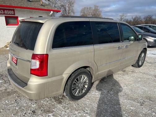 2013 Chrysler Town & Country Touring-L