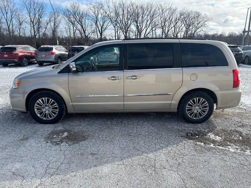 2013 Chrysler Town & Country Touring-L