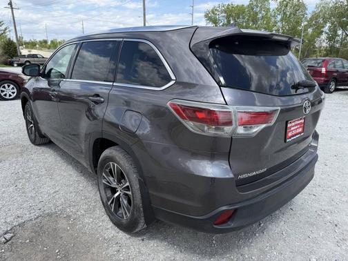 Pewter 2016 Toyota Highlander XLE