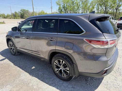 Pewter 2016 Toyota Highlander XLE