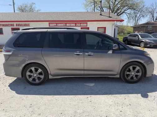 Titanium 2014 Toyota Sienna SE