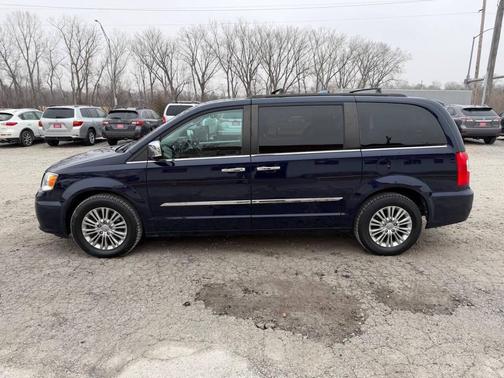 2015 Chrysler Town & Country Touring-L