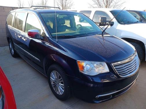 2015 Chrysler Town & Country Touring-L