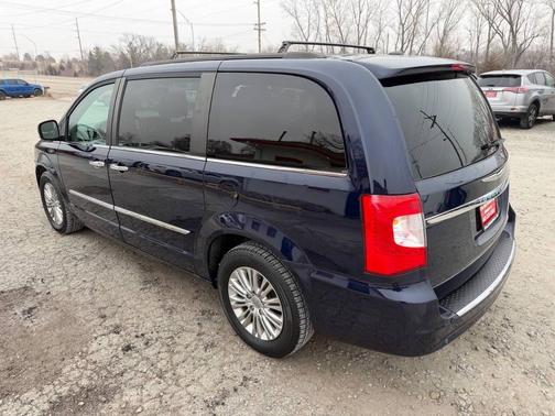2015 Chrysler Town & Country Touring-L