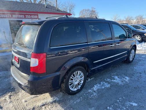 2015 Chrysler Town & Country Touring-L