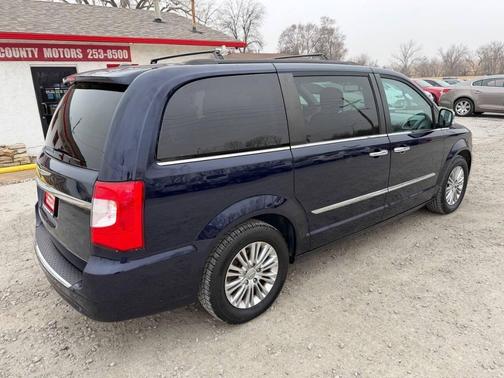 2015 Chrysler Town & Country Touring-L