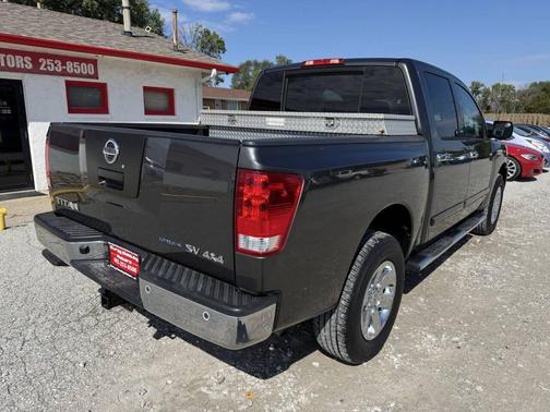2011 Nissan Titan SV